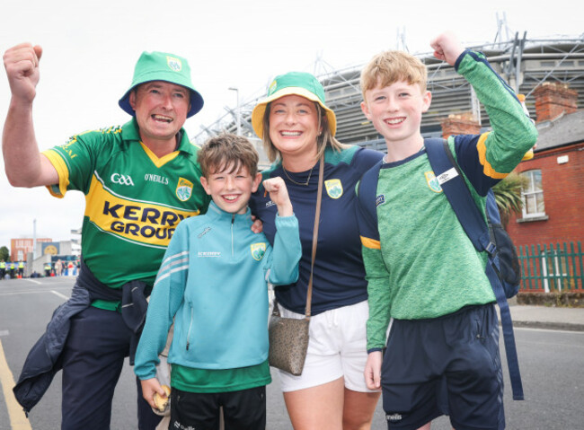 mike-osullivan-finn-osullivan-ruairi-osullivan-and-anne-marie-tyther-ahead-of-the-game