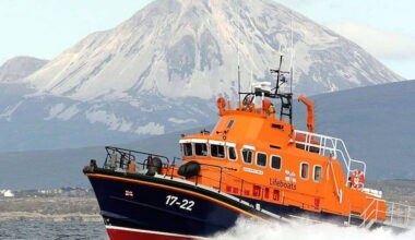 Arranmore RNLI volunteers escort angling boat to port