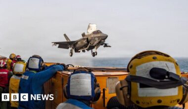 US launches fresh strikes on Iran, as Trump warns of retaliation for death of soldiers - BBC