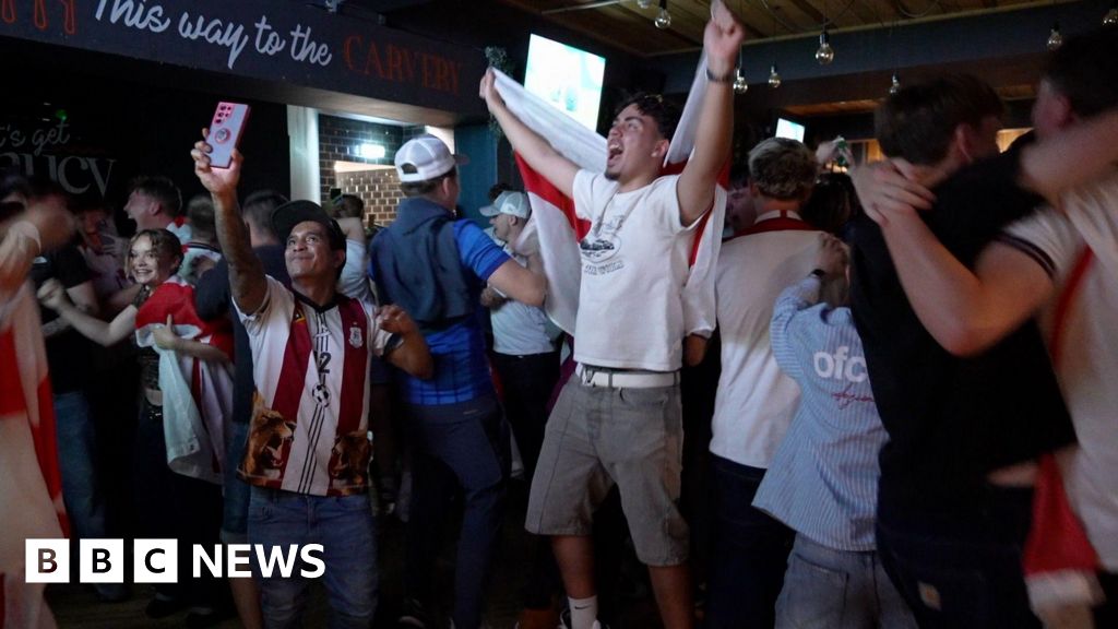 Hundreds gather in early hours to cheer on England - BBC