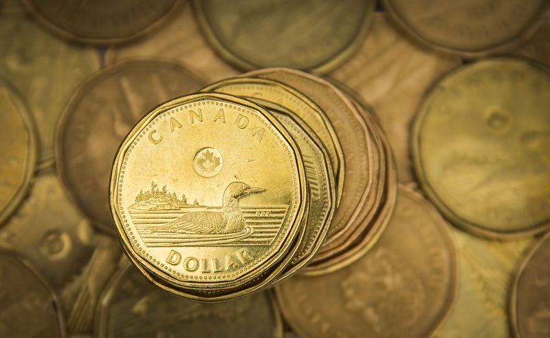 Canadian dollar heads for monthly gain as GDP data beats estimates