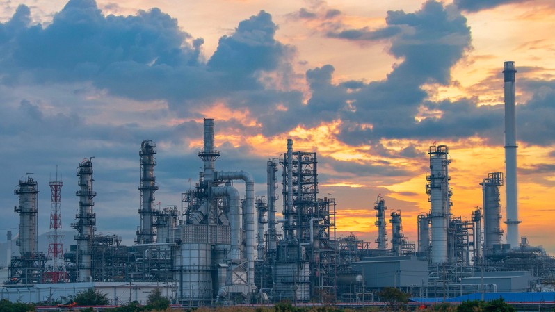 China’s Refinery Runs Crash to Pandemic Lows as Crude Imports Collapse