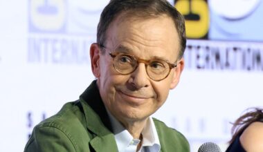 Eighties comedy icon Rick Moranis met with standing ovation after decades away from Hollywood