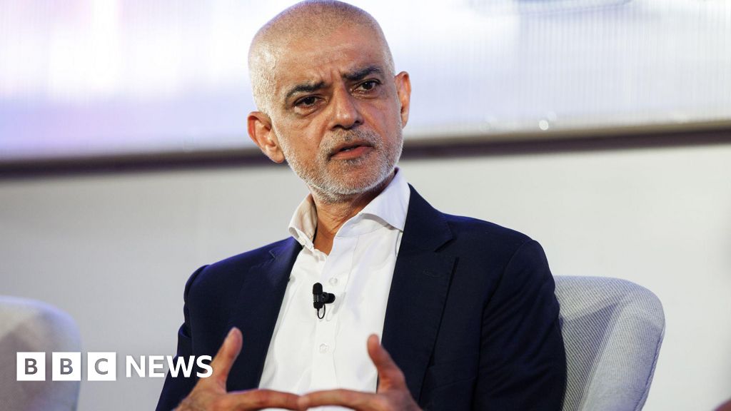 Sadiq Khan among 26 new peers to enter the Lords - BBC