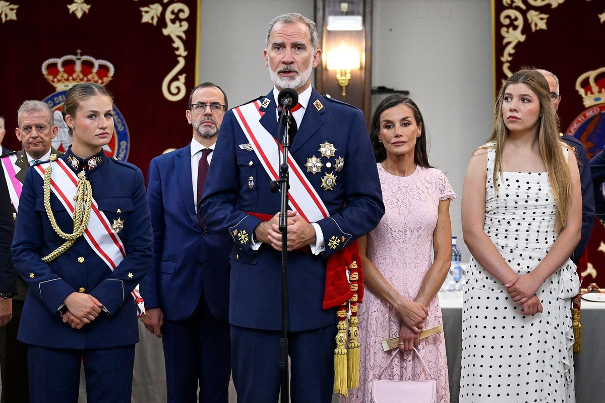 Felipe VI led a moment of silence for the victims of the fires