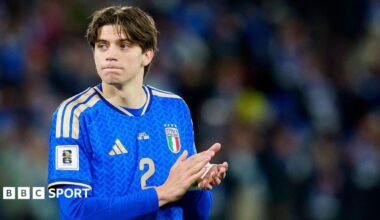 Marco Palestra clapping after a match for Italy's national team