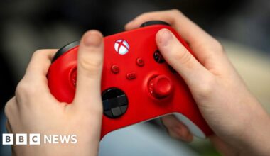 Xbox tech boss says 'unacceptable' outage should not have affected disc games - bbc.com