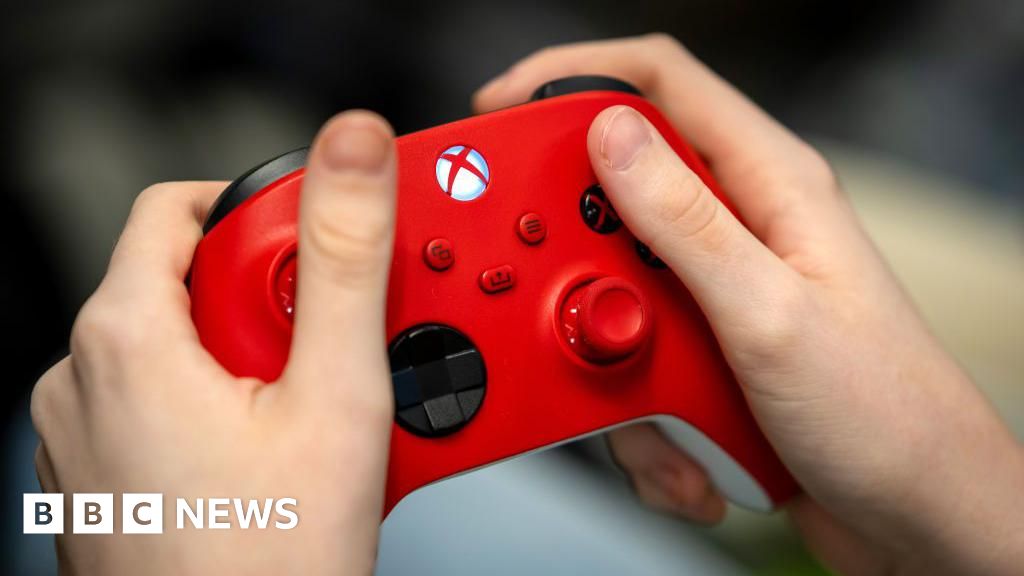 Xbox tech boss says 'unacceptable' outage should not have affected disc games - bbc.com