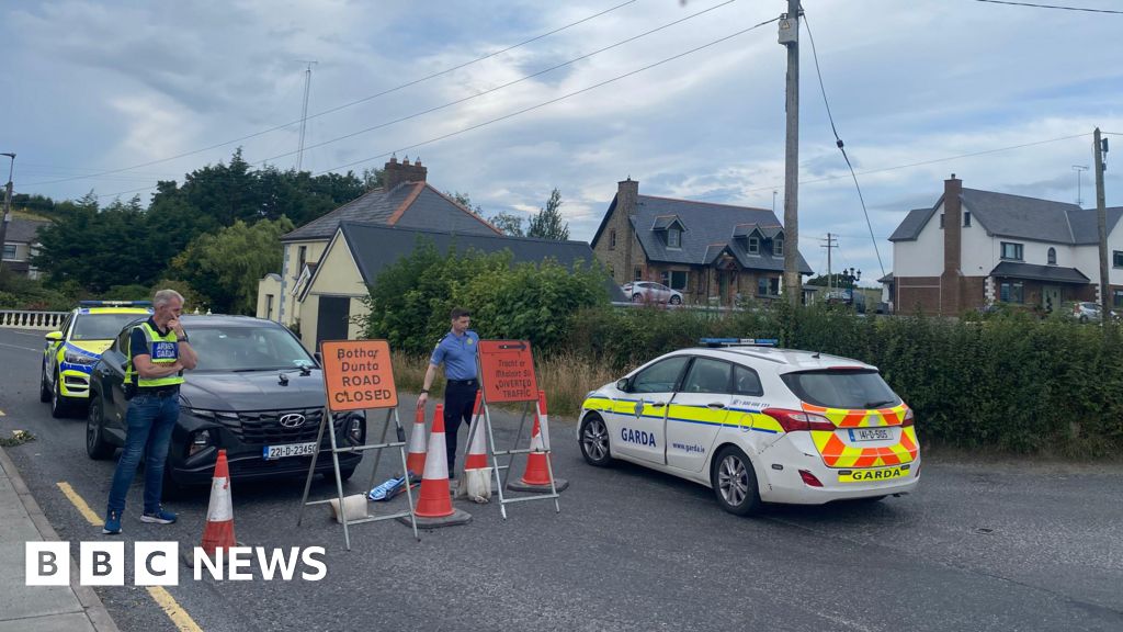 Cavan: Woman and child dies and in two-vehicle collision - BBC