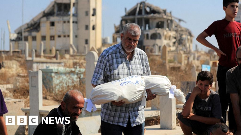 Israeli air strike in Gaza City kills family of six, medics say - BBC