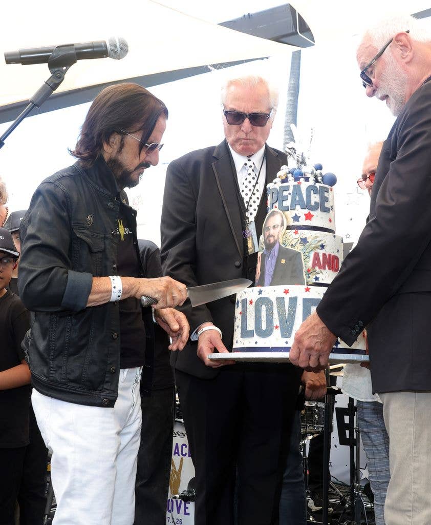  Ringo Starr cuts his cake during Ringo's Peace & Love Birthday Celebration 