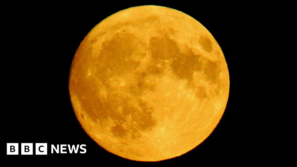 Buck Moon lights up Devon and Cornwall skies - bbc.com