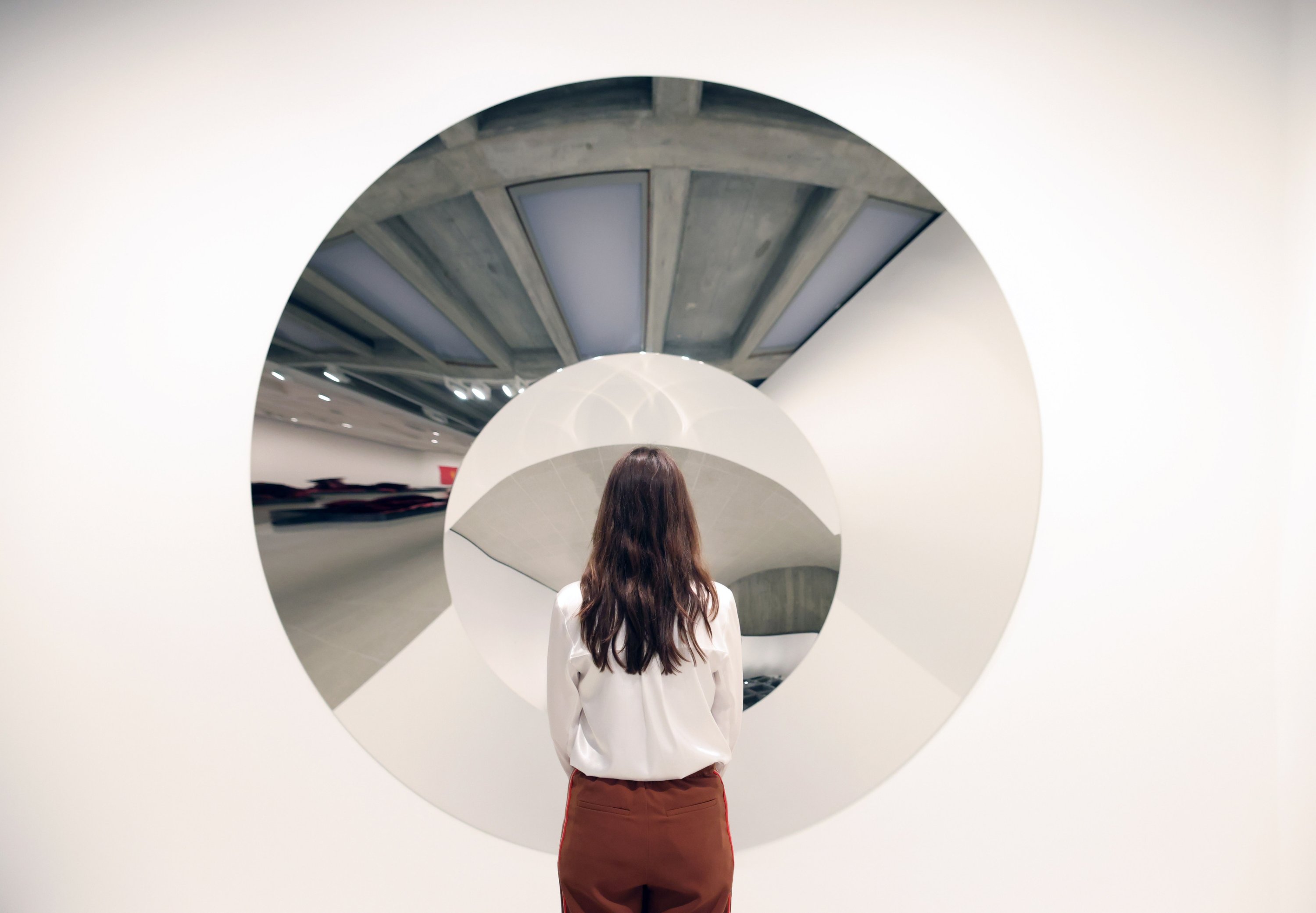 A gallery worker poses with the work “Untitled” at the Anish Kapoor exhibition at the Hayward Gallery, London, U.K., June 15, 2026. (EPA Photo)