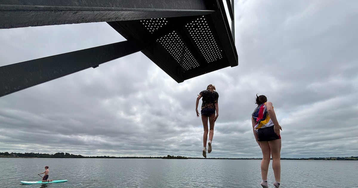 Met Éireann forecasts heatwave conditions until Tuesday; night-time water restrictions considered – The Irish Times