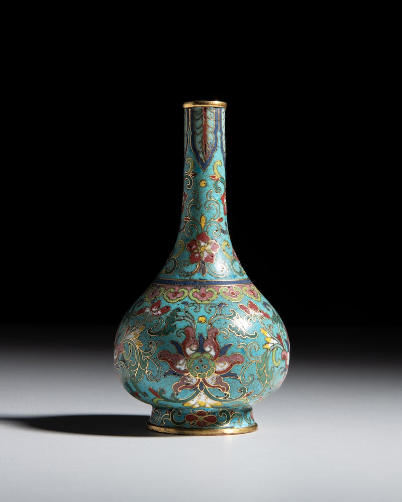 Bronze turquoise cloisonné enamel lotus vase from the Yongzheng period (€8,000-€12,000).