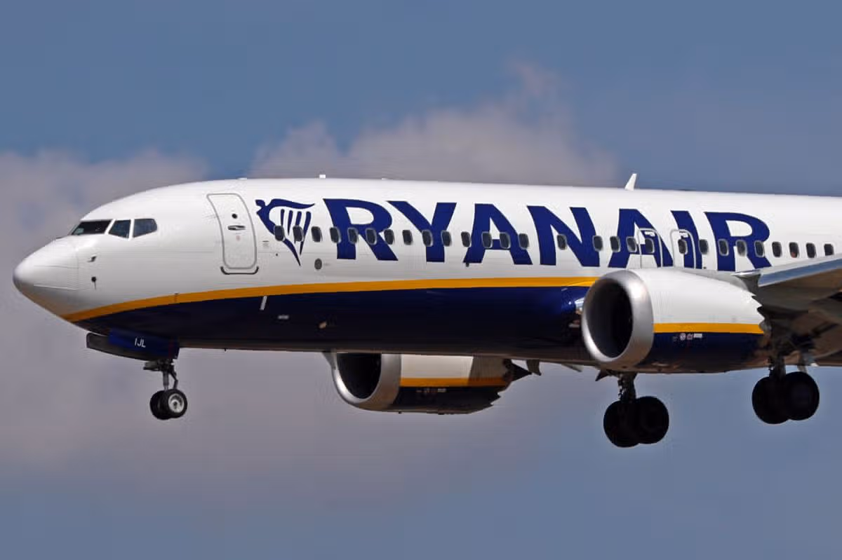 A Ryanair Boeing 737 flight bound for Manchester and training aircraft C-172 from American aviation company Cessna were involved in a near-miss incident at Cork Airport