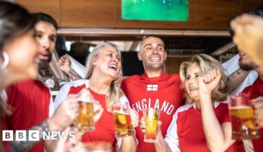 Pubs, schools and police prepare for England match - BBC
