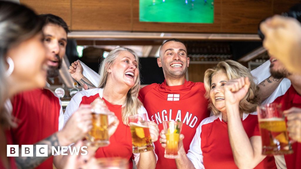 Pubs, schools and police prepare for England match - BBC