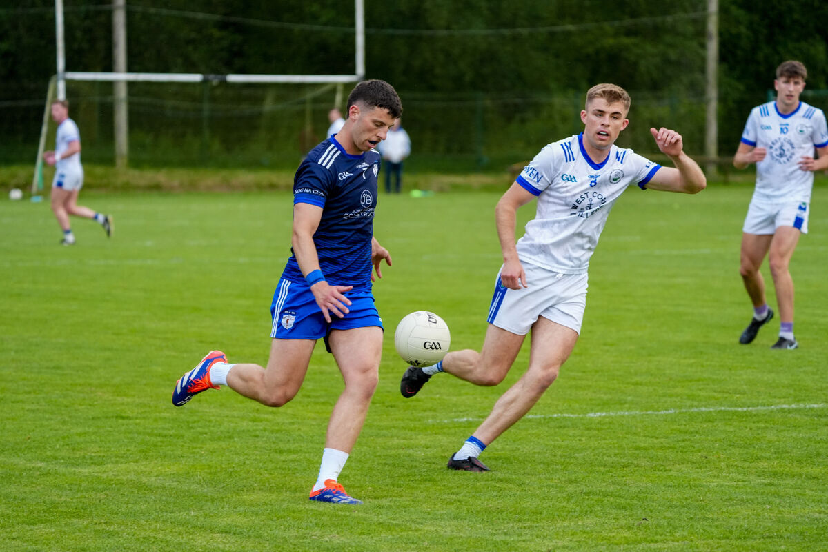 Knocknagree's Tony O’Connor solos past Castlehaven’s Andrew Whelton. Picture: Noel Sweeney