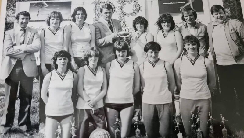 The Alpha Panda’s team that won the Pretty Polly Tournament. back row L to R: Mr Tom Rawley ( RIP), Helen Mullins, Patsy Fitzgibbon, Sandie Fitzgibbon, Susan Courtney, Joe Ahern (Coach), Sponsor. Front row L to R: Mary Fitzgibbon, Marian Chute, Catherine Roche, Claire Twomey, Dolores Fitzgibbon.