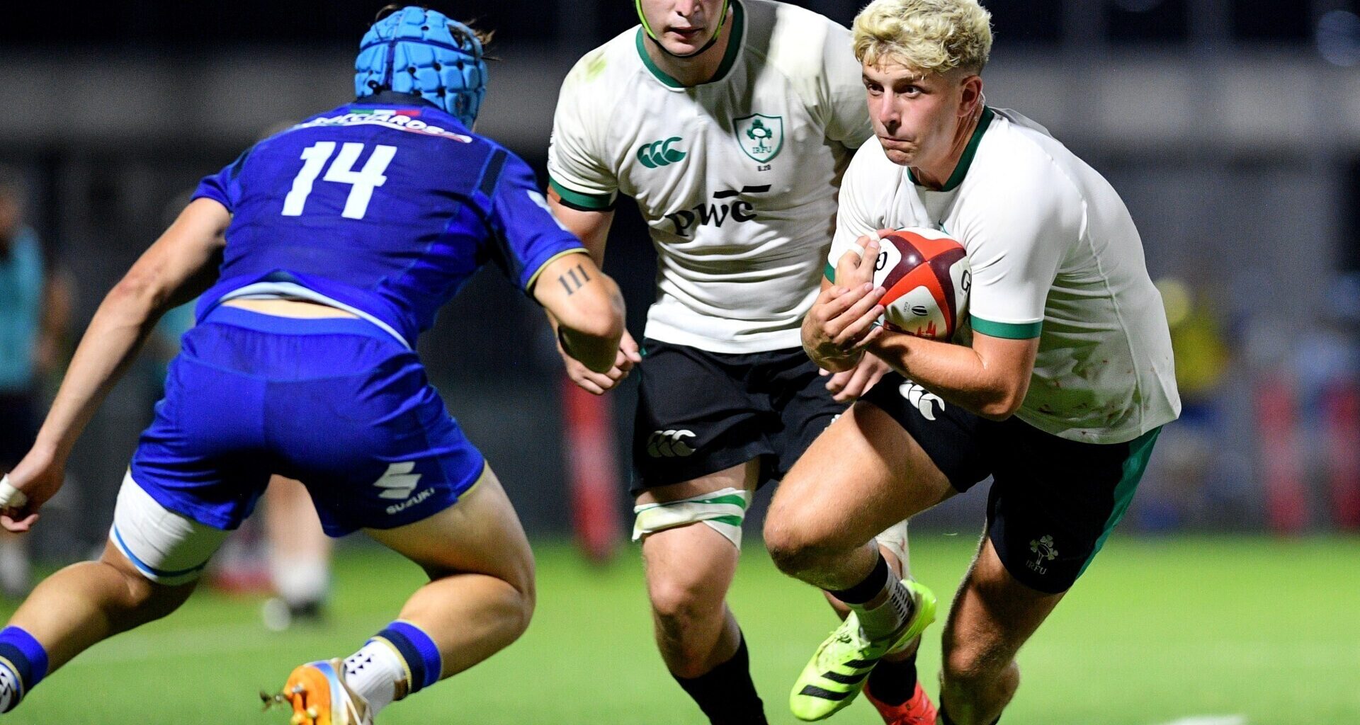 Ireland's Charlie Molony comes up against Luca De Novellis of Italy. Pic: INPHO/Vakho Chikvaidze