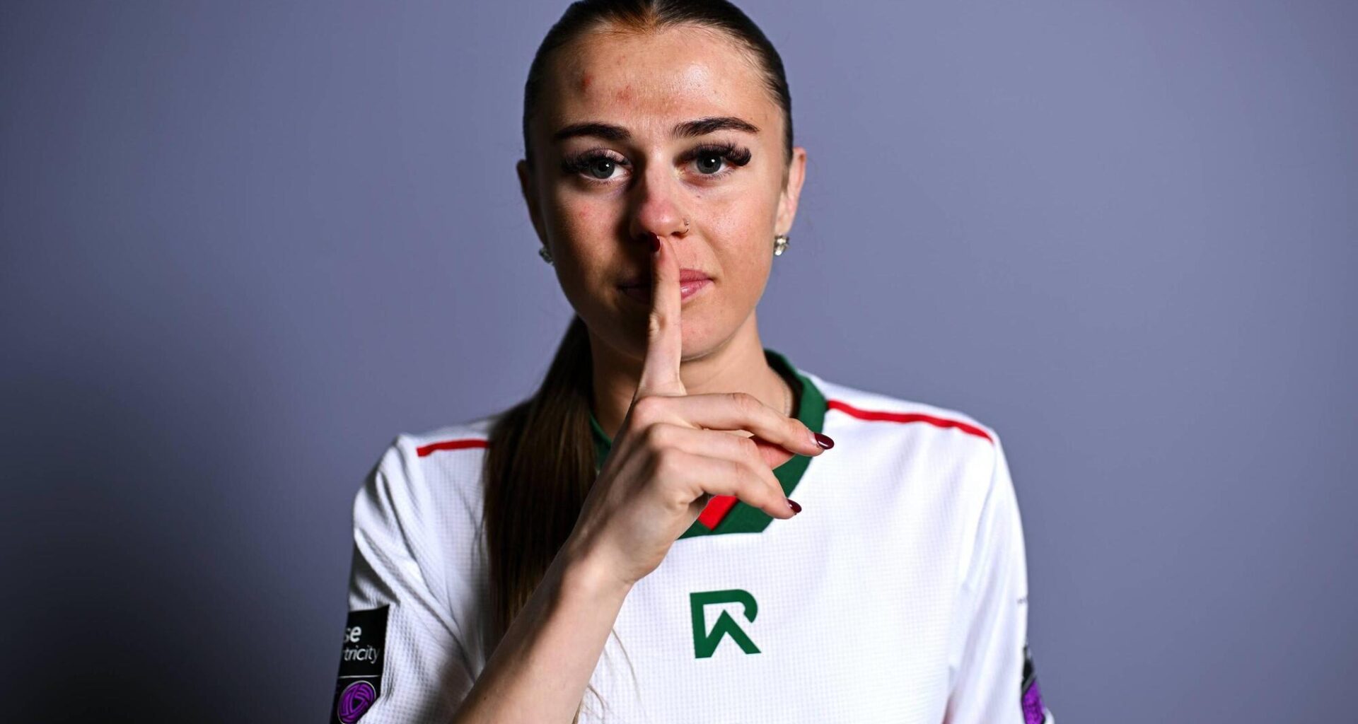 Eva Mangan signs professional contract at Cork City Women FC