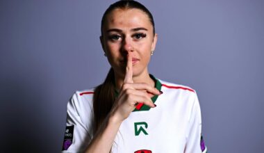 Eva Mangan signs professional contract at Cork City Women FC