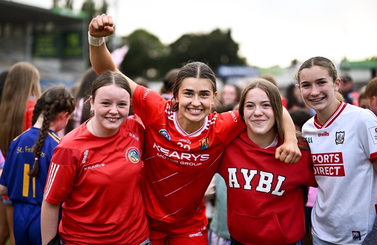 Niamh McNabola with supporters in Thurles. Picture: Piaras Ó Mídheach/Sportsfile