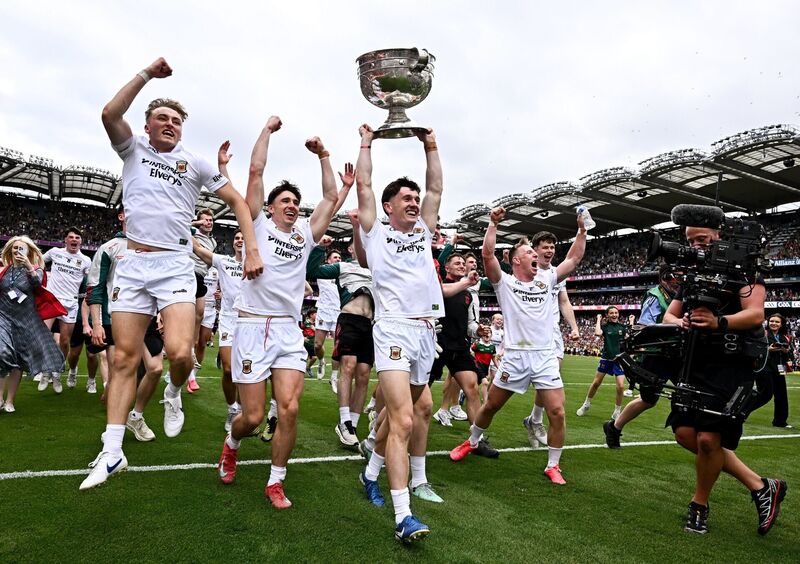 Mayo captain Jack Coyne and team mates celebrate with the cup. Pic: David Fitzgerald/Sportsfile.