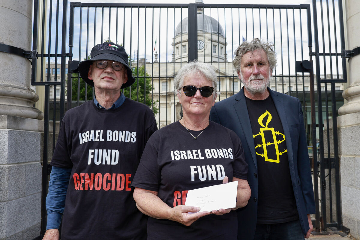 Also today, Sean Marmion and Helen Mahony of the Ireland-Palestine Solidarity Campaign, and Amnesty International Ireland director Stephen Bowen were at Government Buildings where they handed in a letter protesting the Central Bank’s involvement in the sale of Israeli bonds. Picture: Conor Ó Mearáin/Collins 