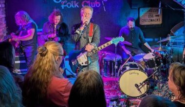 Live: President Connolly leads tributes to 'wonderful musician and performer' Glen Hansard - Irish Examiner