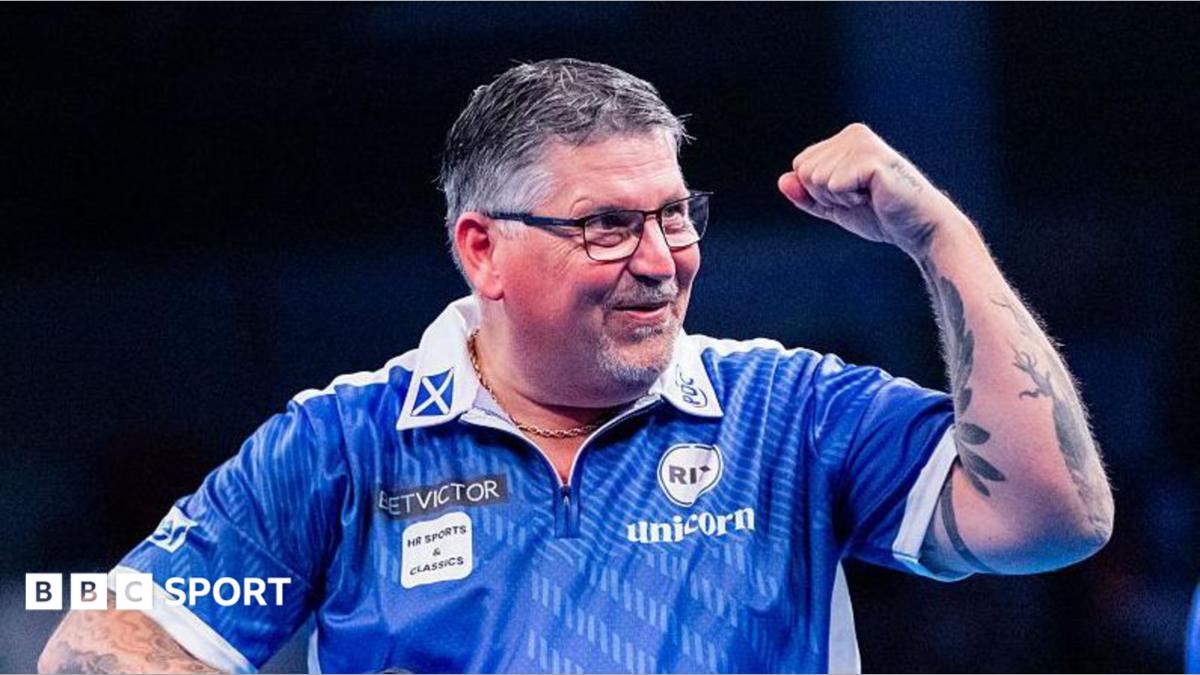 Gary Anderson celebrating