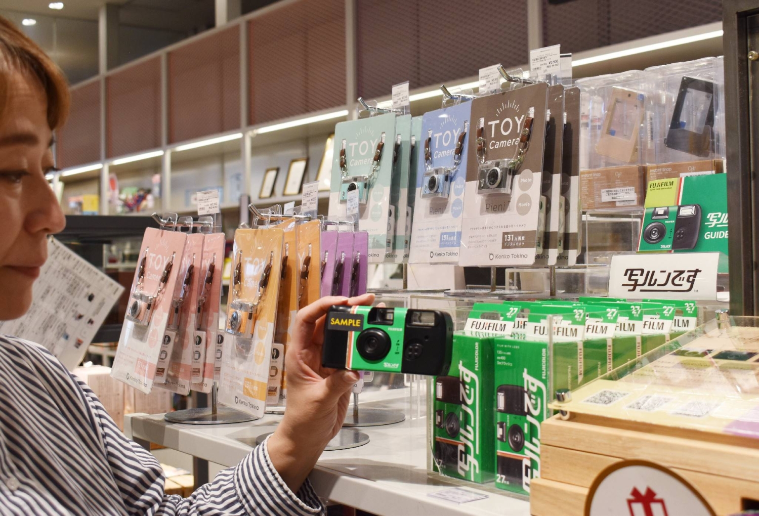 Fujifilm’s QuickSnap celebrates 40 years amid renewed interest in analog