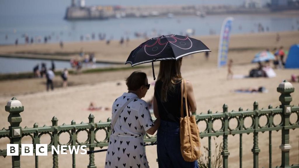 South-east England amber heat health alert issued by UKHSA - BBC