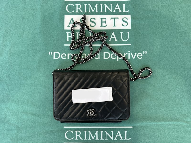 A Chanel wallet bag as featured in a Cab auction.