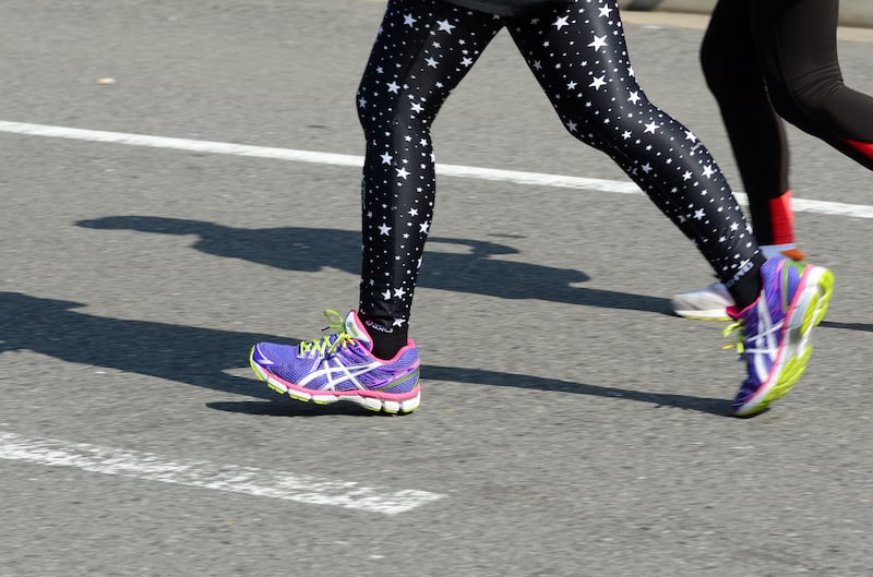 DHREMN Colourful running shoes and star-spangled leggings.