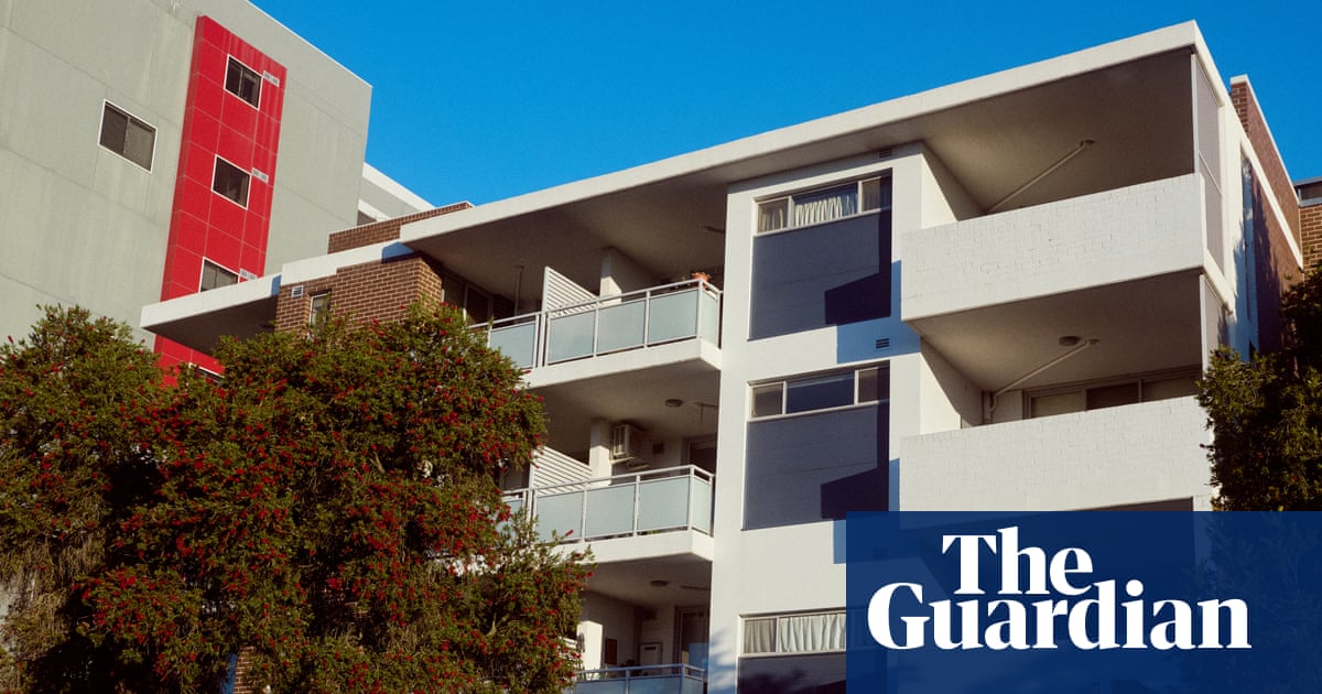 House prices fall in four capital cities as Sydney values drop nearly $50,000 this year | Housing