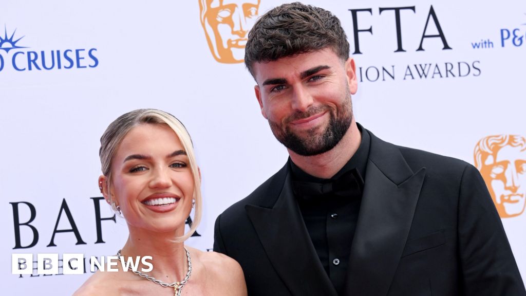 Love Island: All Stars winners Molly Smith and Tom Clare marry - BBC