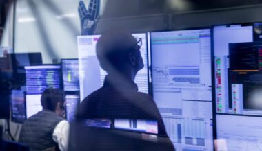 Permabear Who Called Dot-Com Crash Says He's Watching These Market Signals