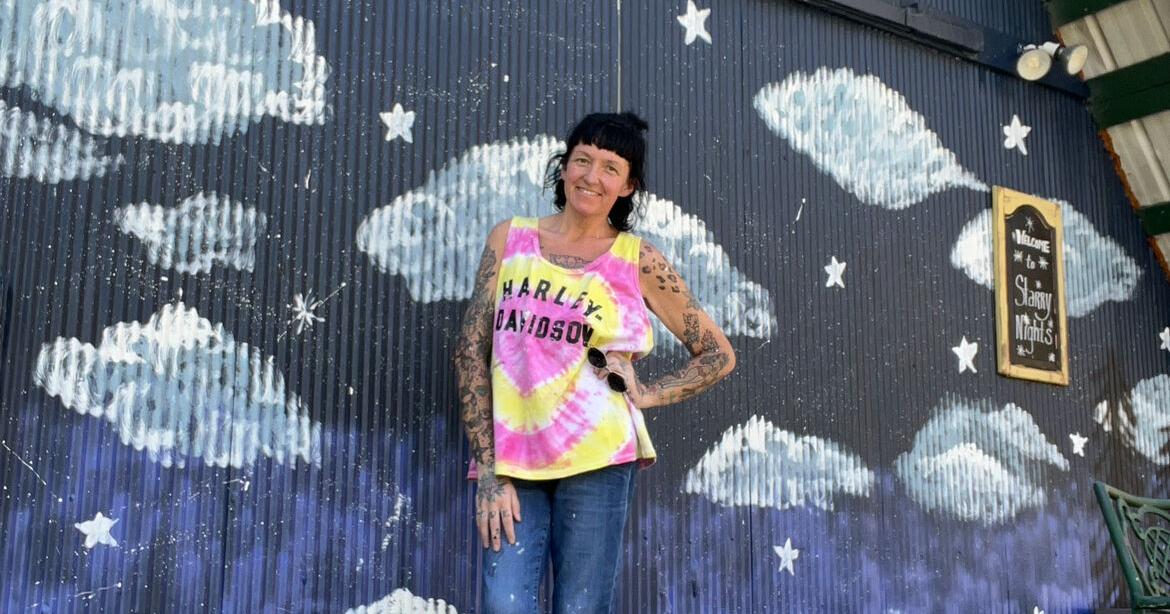 From grocery store contests to barn-sized canvases: Danielle Ragan paints the town in color | Local News