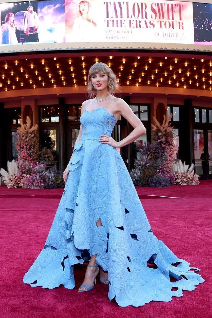 photo of taylor swift in blue oscar de la renta dress