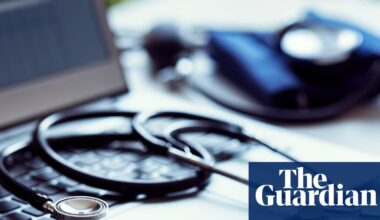 Doctors’ soaring use of AI scribes prompts Australian government warning over privacy | Health