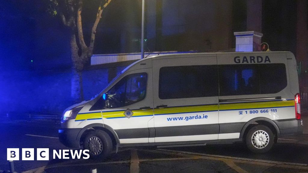 County Monaghan: Man charged over bomb in car - BBC