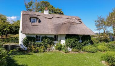 Thatch cottage restored by Italian architect owner in Spiddal – The Irish Times