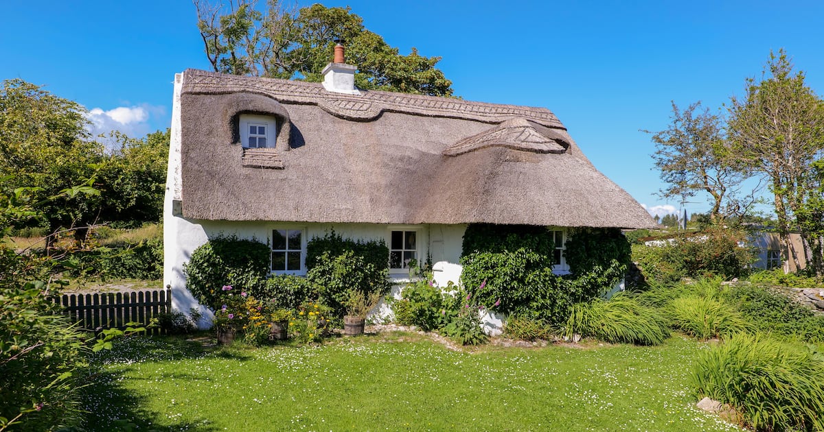 Thatch cottage restored by Italian architect owner in Spiddal – The Irish Times