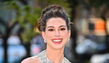 Anne Hathaway says The Princess Diaries 3 is back on track after script rewrite