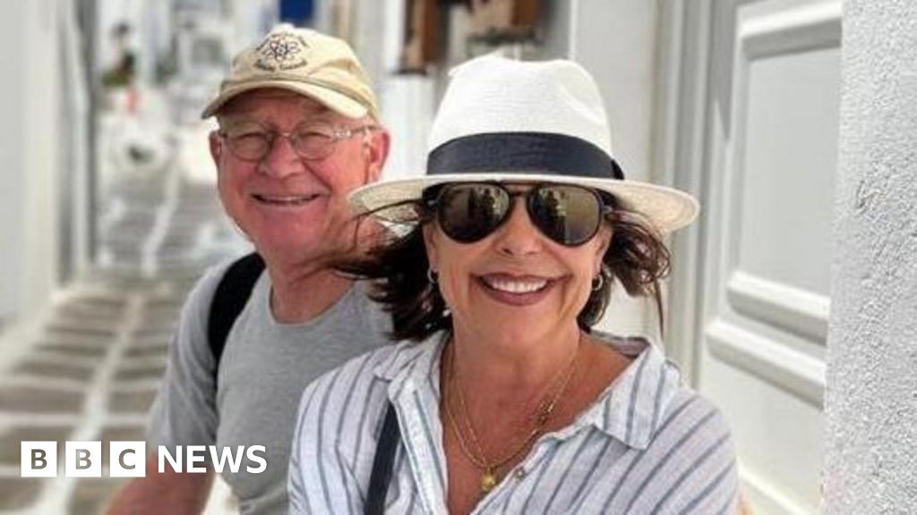 Karen Carter: Police formally investigate woman after Brit stabbed to death in French village - BBC