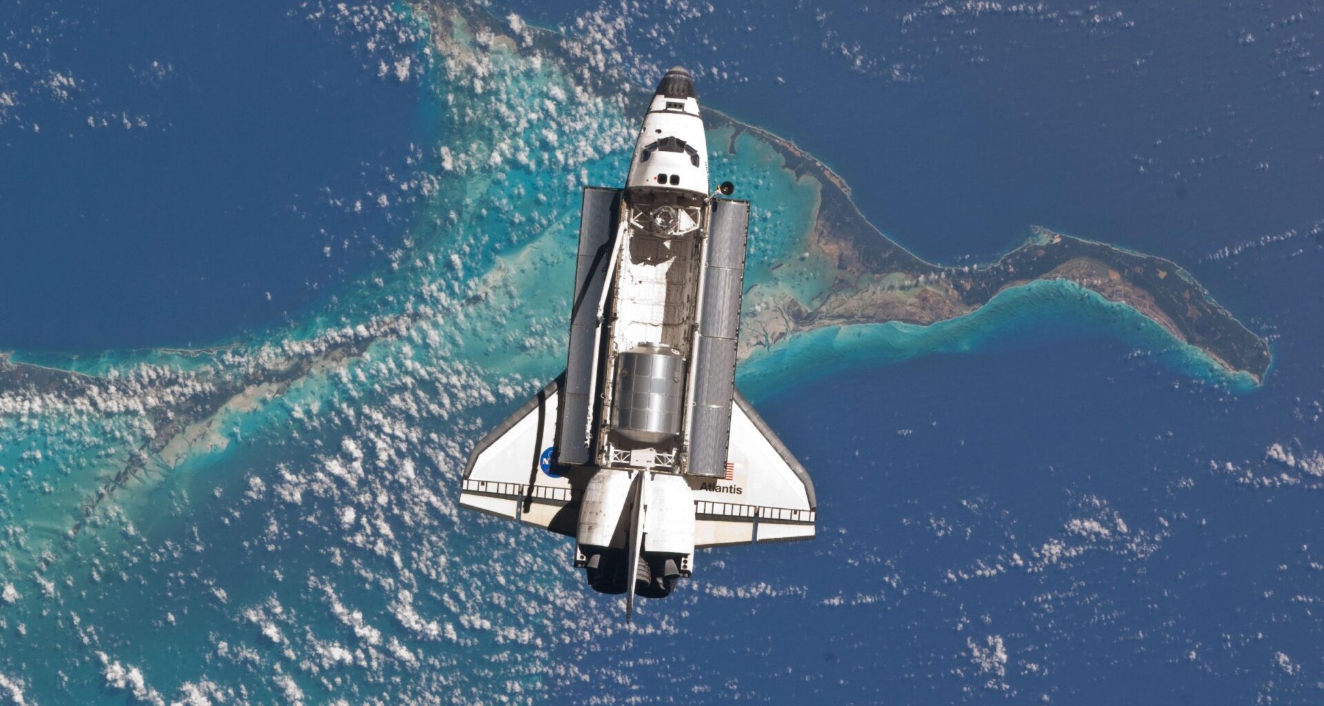 Space shuttle photobombs Earth for the final time, 15 years ago — Earth from space
