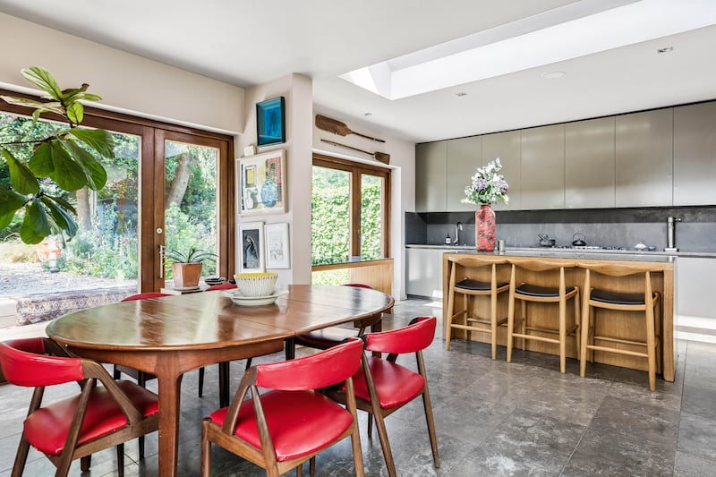 Kitchen/dining/living area