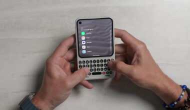 Working Clicks Communicator prototype finally shown off, with removable back